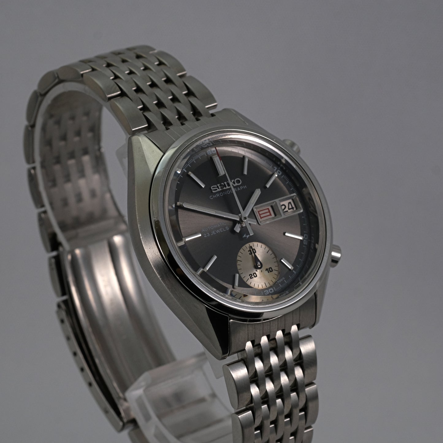 1972 Seiko Flyback Chronograph "Reverse Baby Panda" 7018-7000