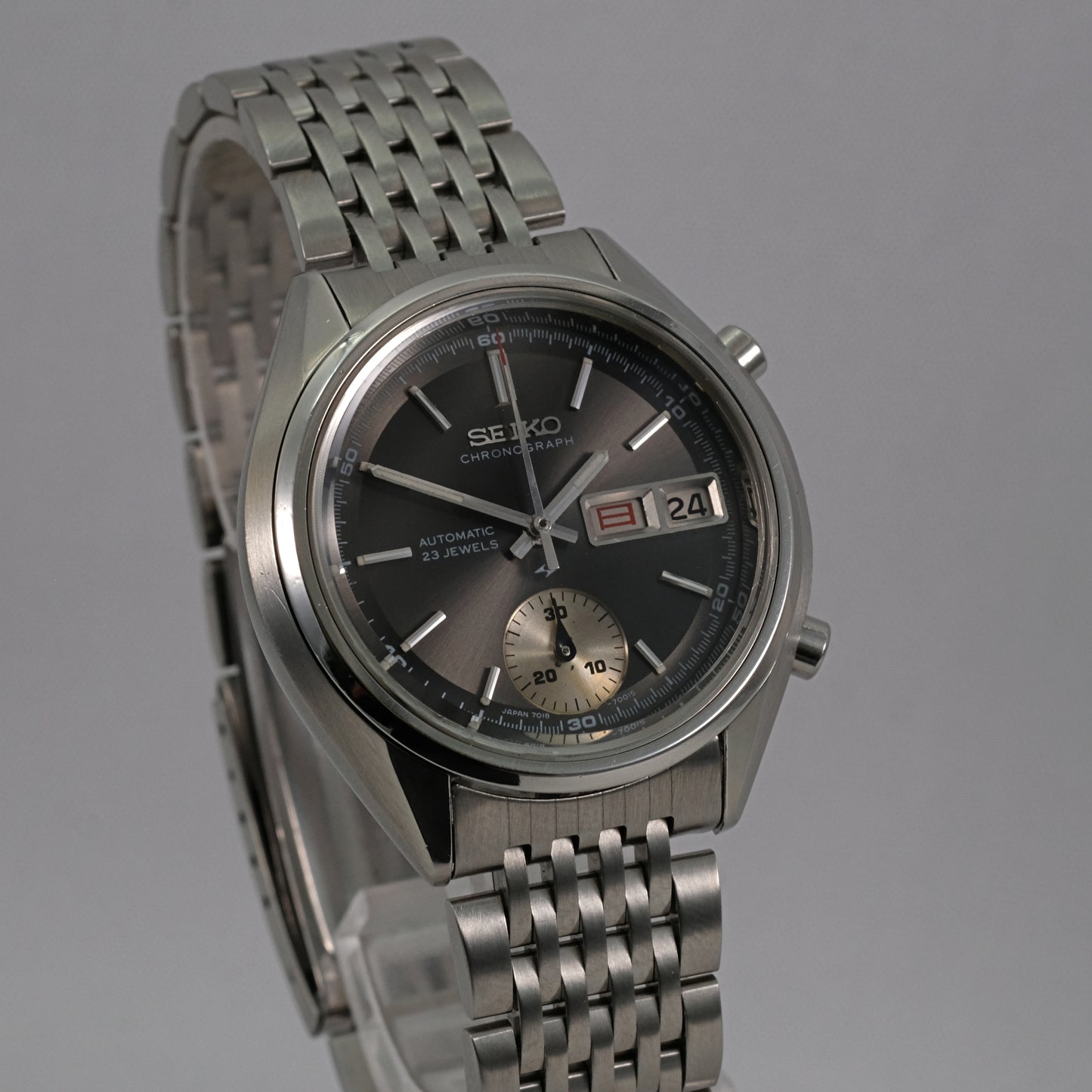 1972 Seiko Flyback Chronograph "Reverse Baby Panda" 7018-7000