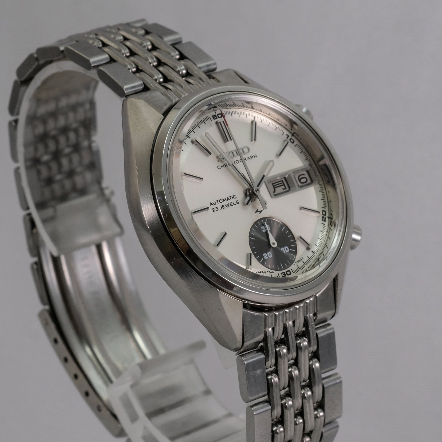 Reserved! 1971 Seiko Flyback Chronograph "Baby Panda" 7018-7000
