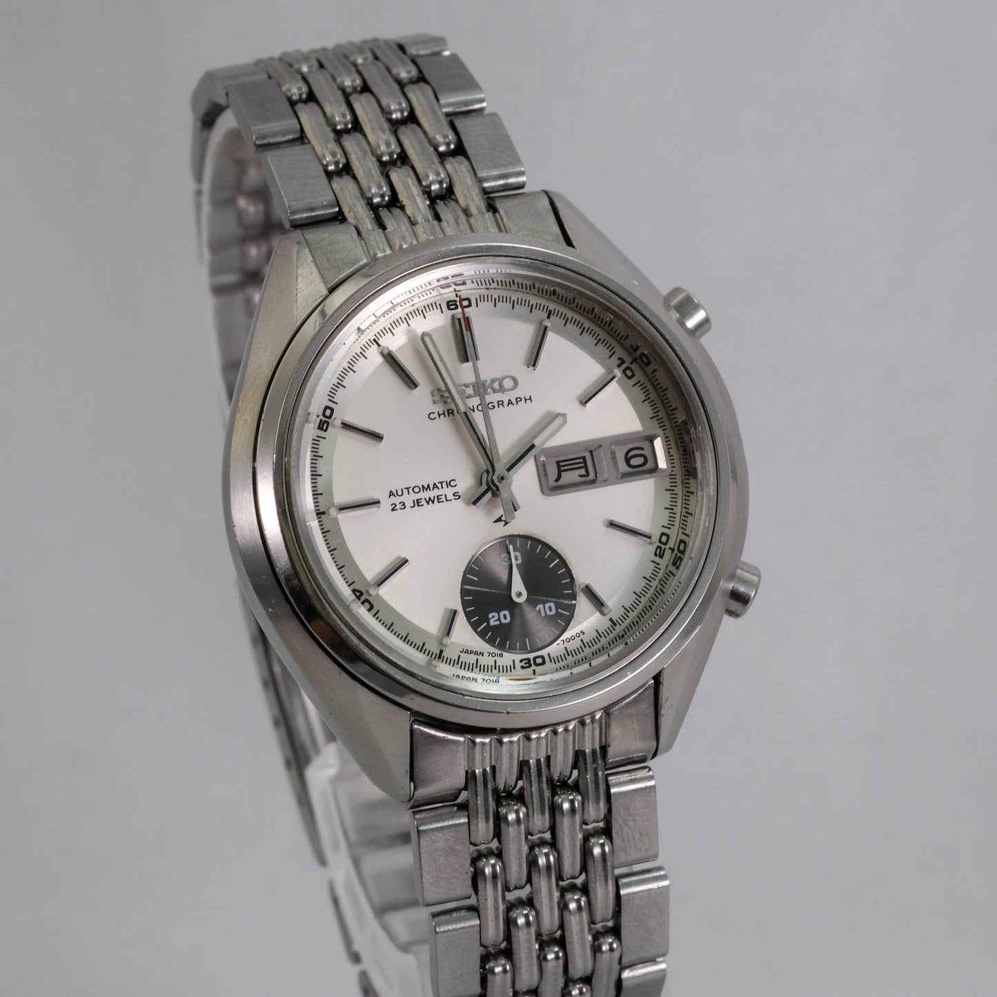 Reserved! 1971 Seiko Flyback Chronograph "Baby Panda" 7018-7000