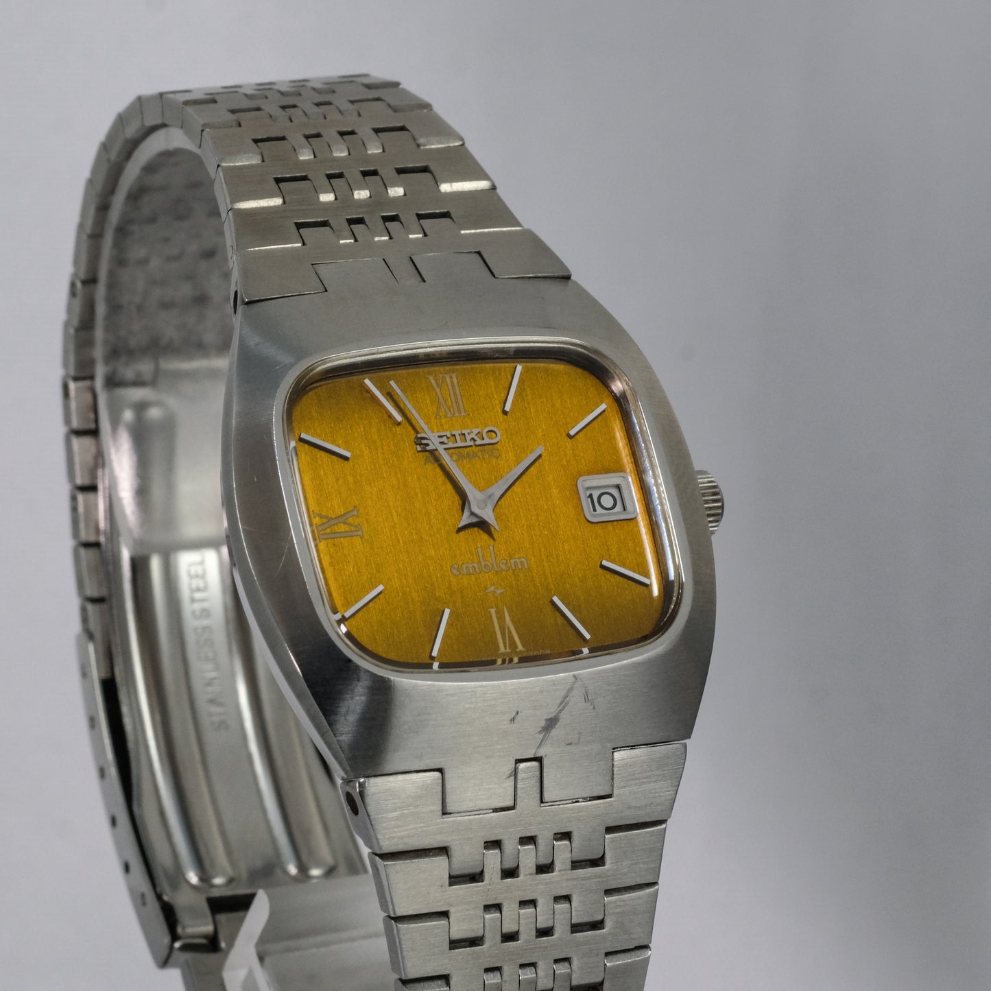 Reserved! 1976 Seiko Emblem 2418-3020