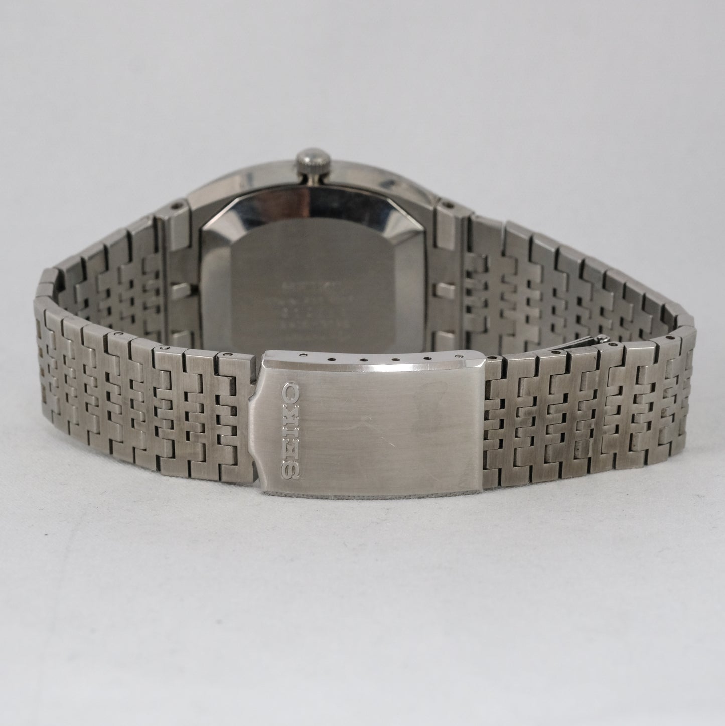 Reserved! 1976 Seiko Emblem 2418-3020