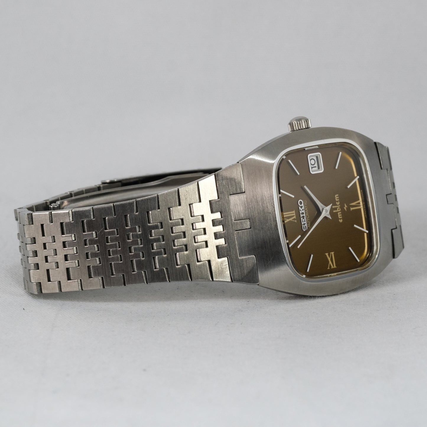 Reserved! 1976 Seiko Emblem 2418-3020
