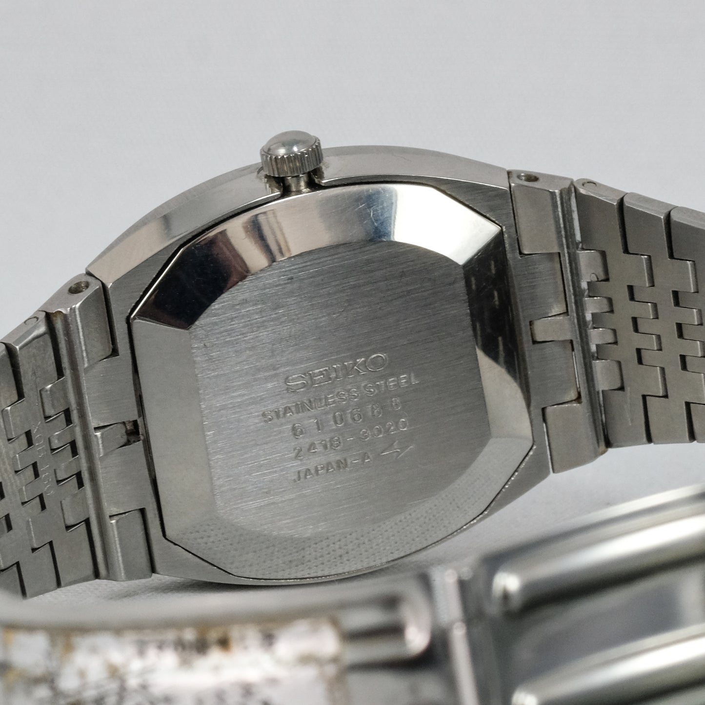 Reserved! 1976 Seiko Emblem 2418-3020