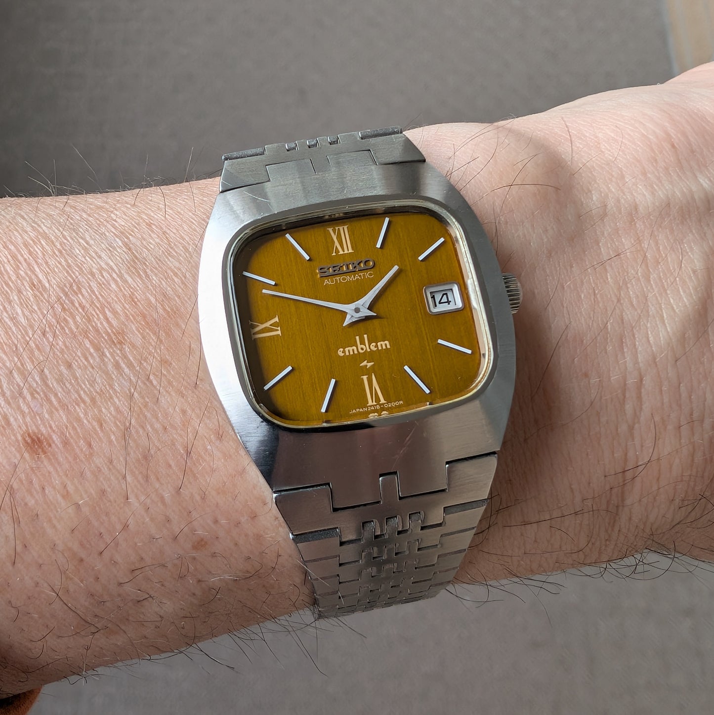 Reserved! 1976 Seiko Emblem 2418-3020