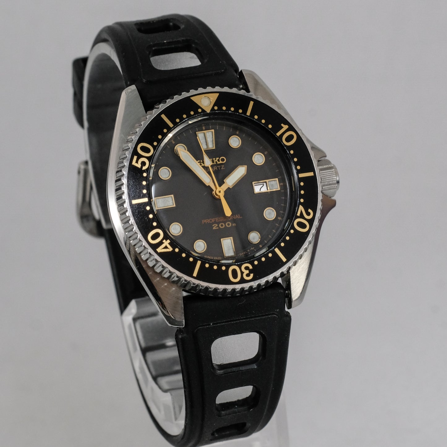 1987 Seiko Quartz Professional 200m Mini Diver 2A22-0170