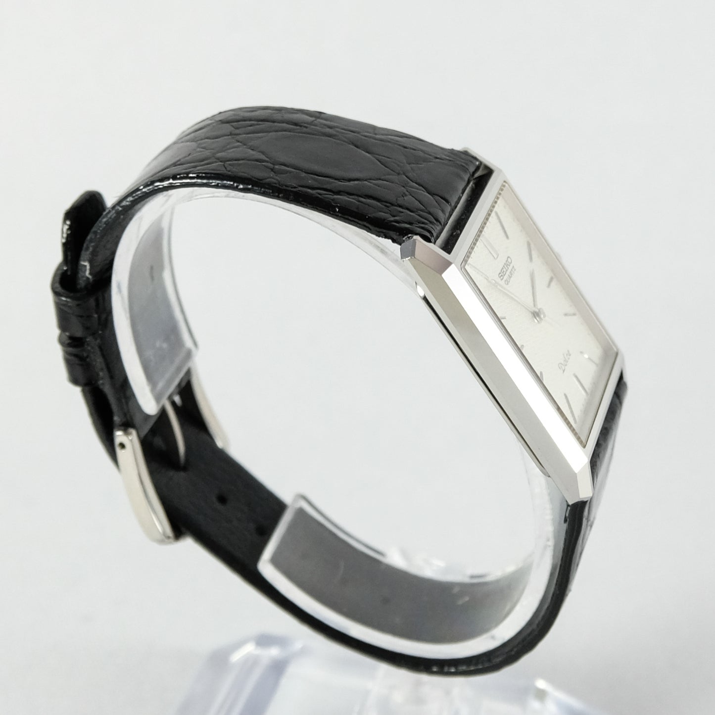 Two Seiko Dolce and Four Seiko straps