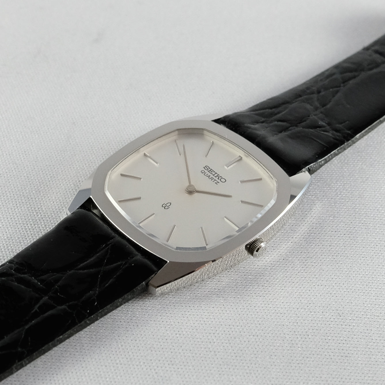 Two Seiko Dolce and Four Seiko straps