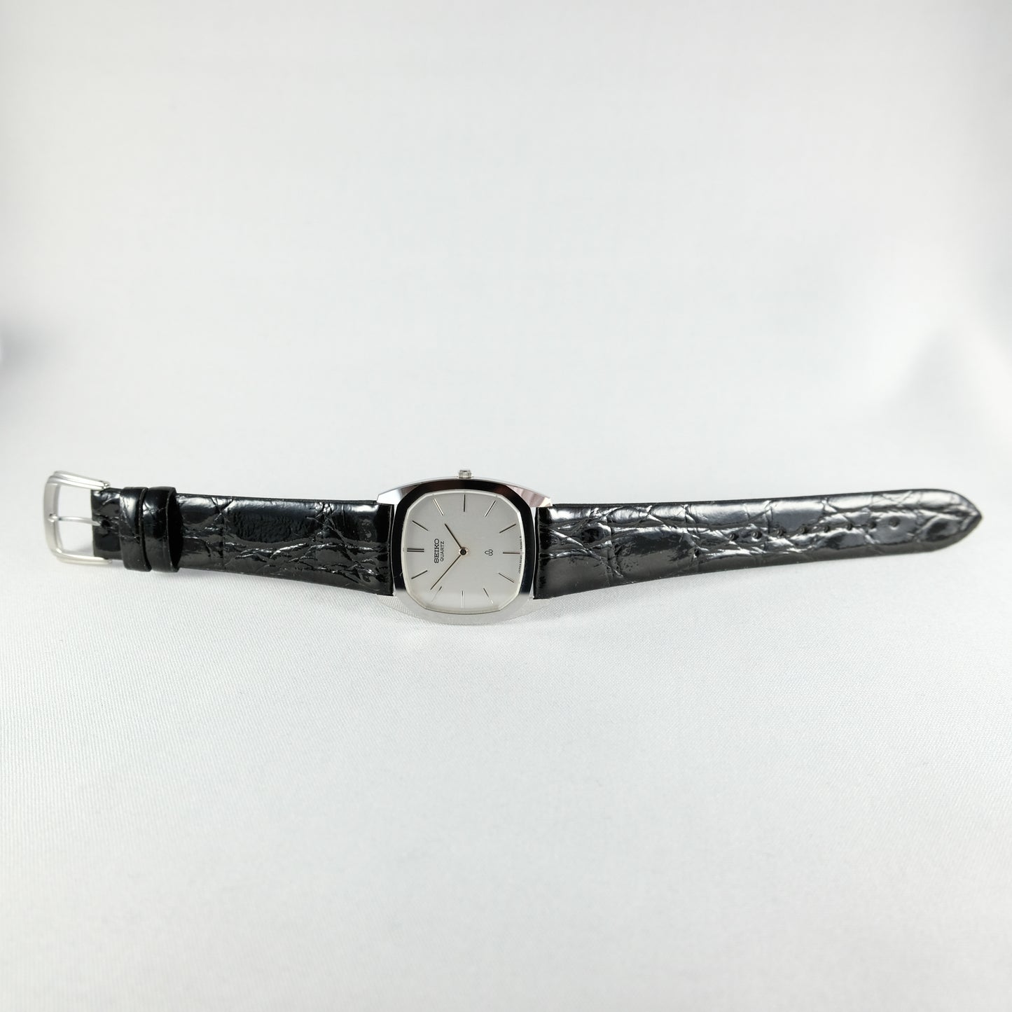 Two Seiko Dolce and Four Seiko straps