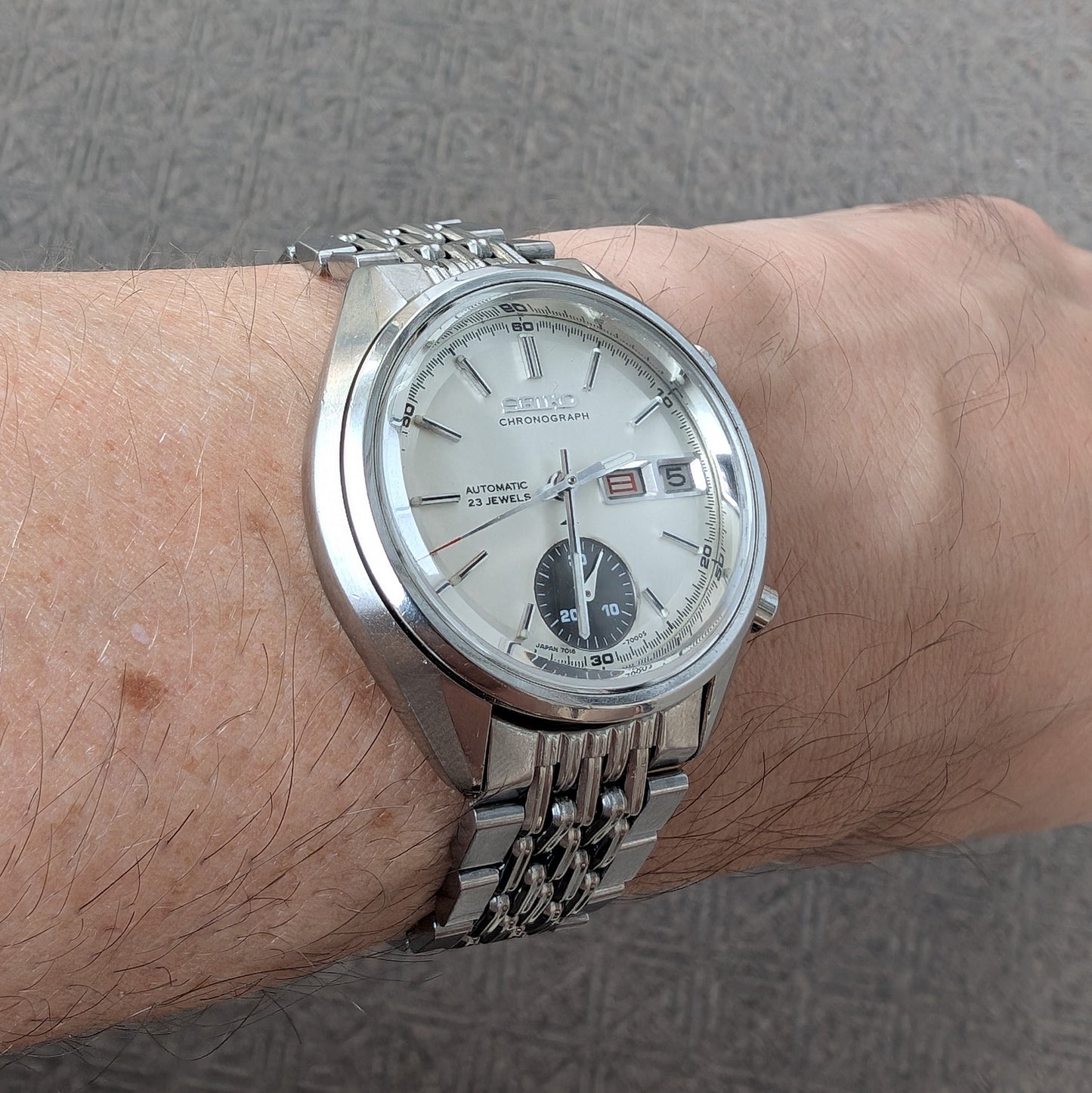 Reserved! 1971 Seiko Flyback Chronograph "Baby Panda" 7018-7000
