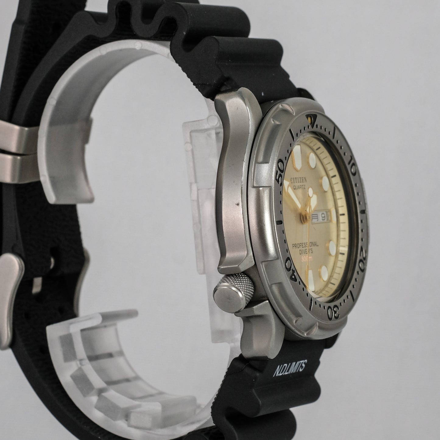 1989 Citizen Quartz Professional Diver's 300m 2855-269420