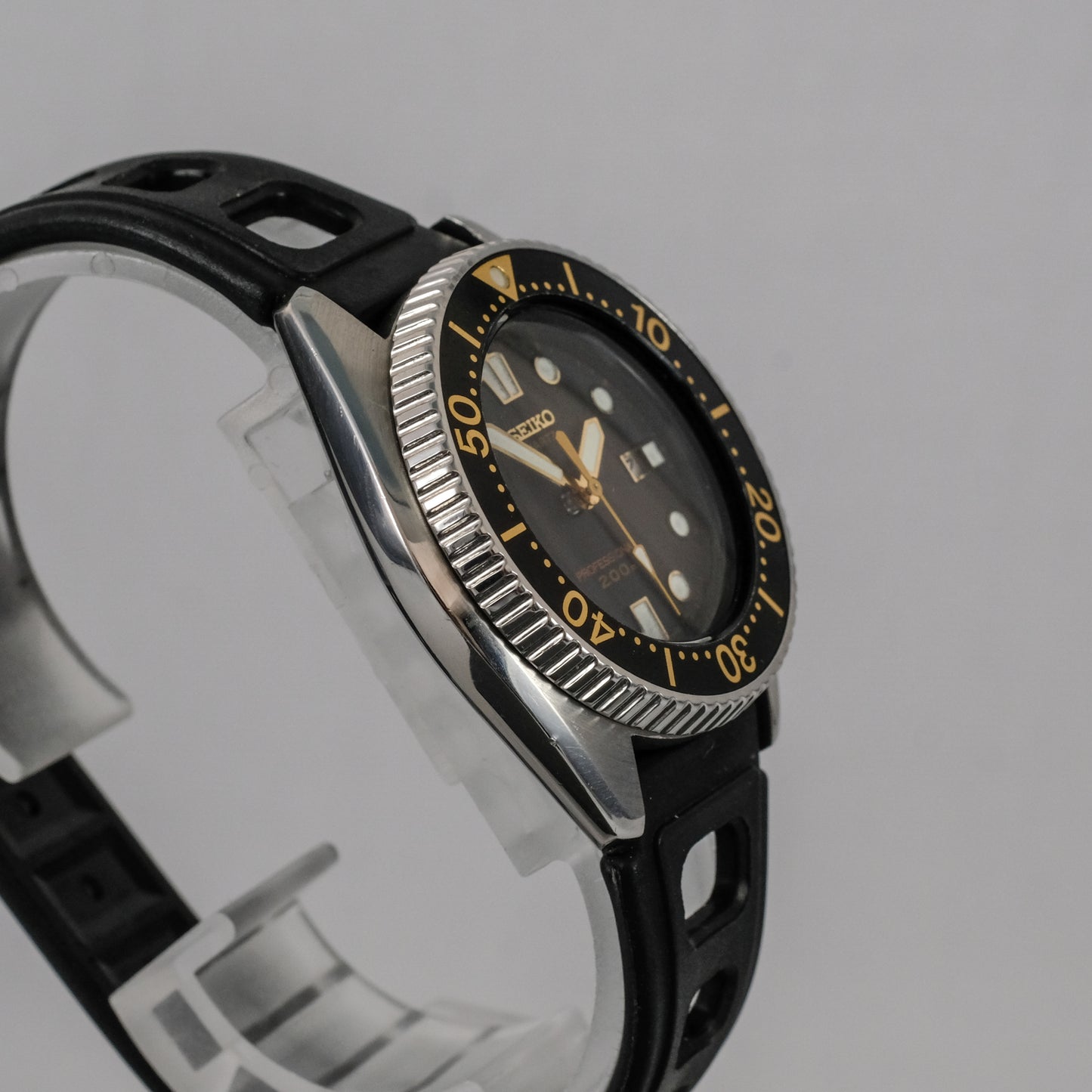 1987 Seiko Quartz Professional 200m Mini Diver 2A22-0170