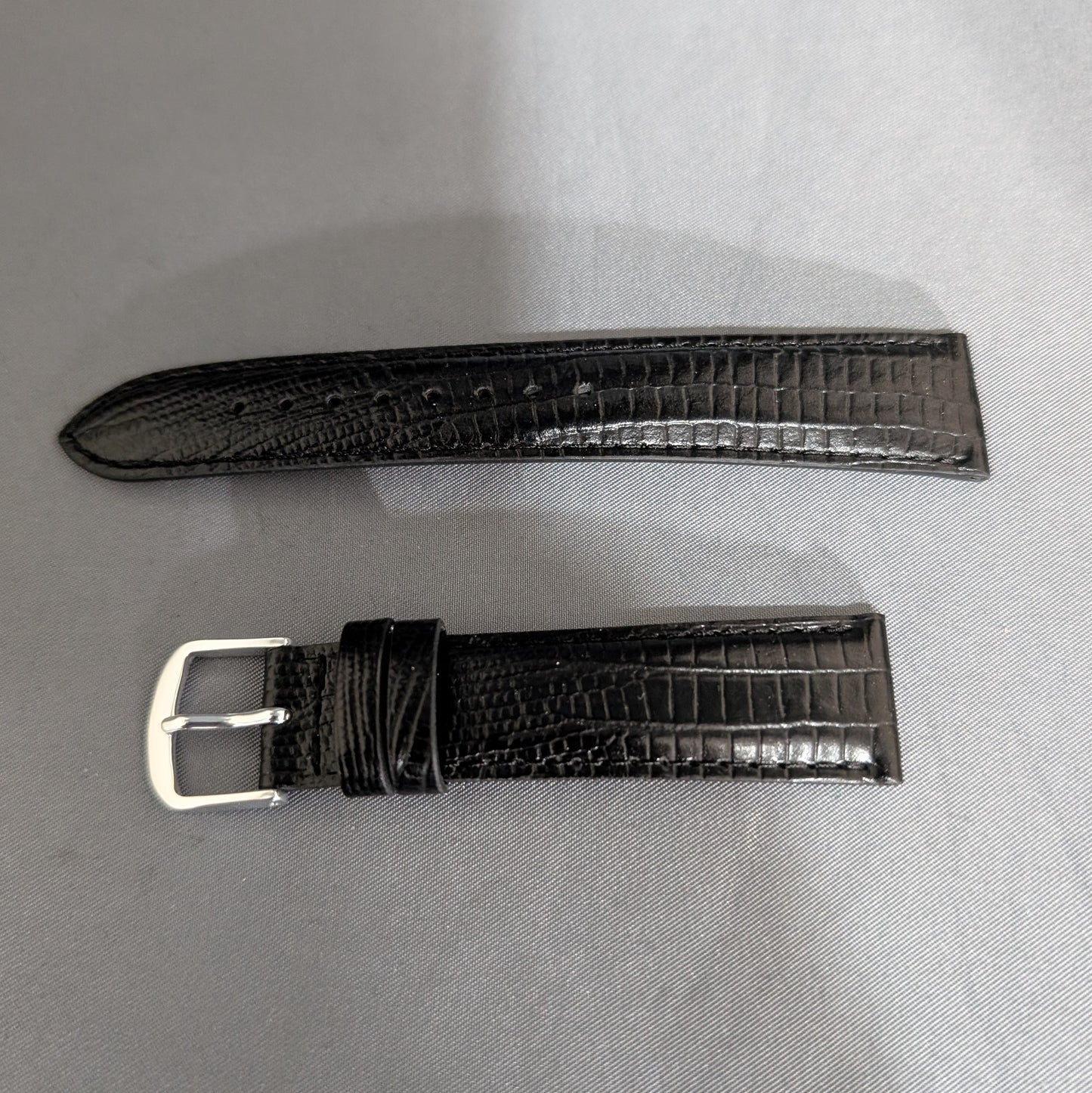 Seiko R0271, 19mm black cowhide leather strap